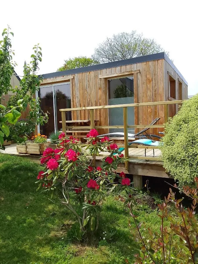 Tiny House Dans Jardin Arbore Perros-Guirec