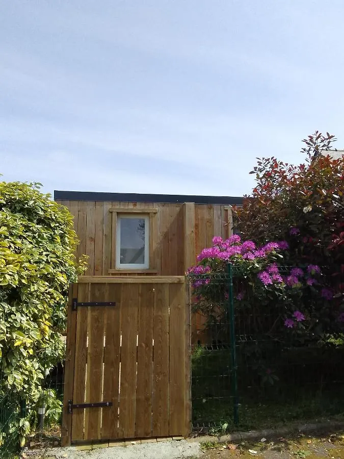 Tiny House Dans Jardin Arbore Perros-Guirec